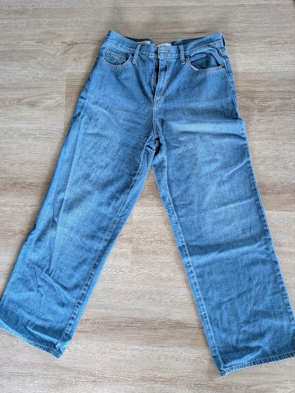 Universal Thread Women's Straight-Leg Jeans in Medium Blue Wash Size 29R